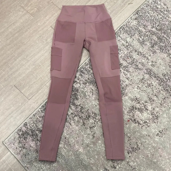 Alo Yoga Women’s High Waisted Blush Pink Cargo Leggings Pants Sz XS - Picture 2 of 7